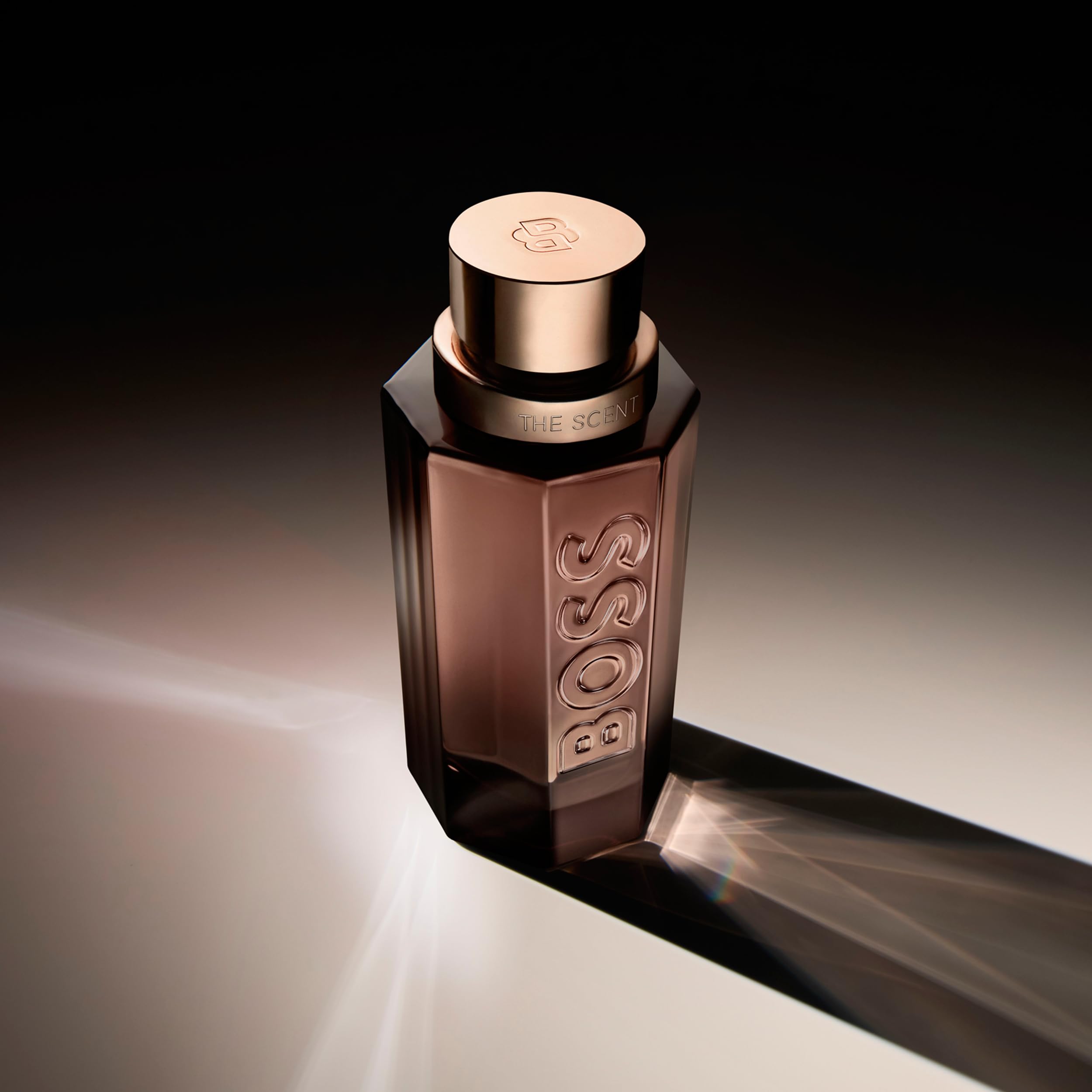 BOSS THE SCENT Le Parfum para hombre | Fragancia masculina ambarina, con notas de cuero y flor de iris | larga duración | 100 ml
