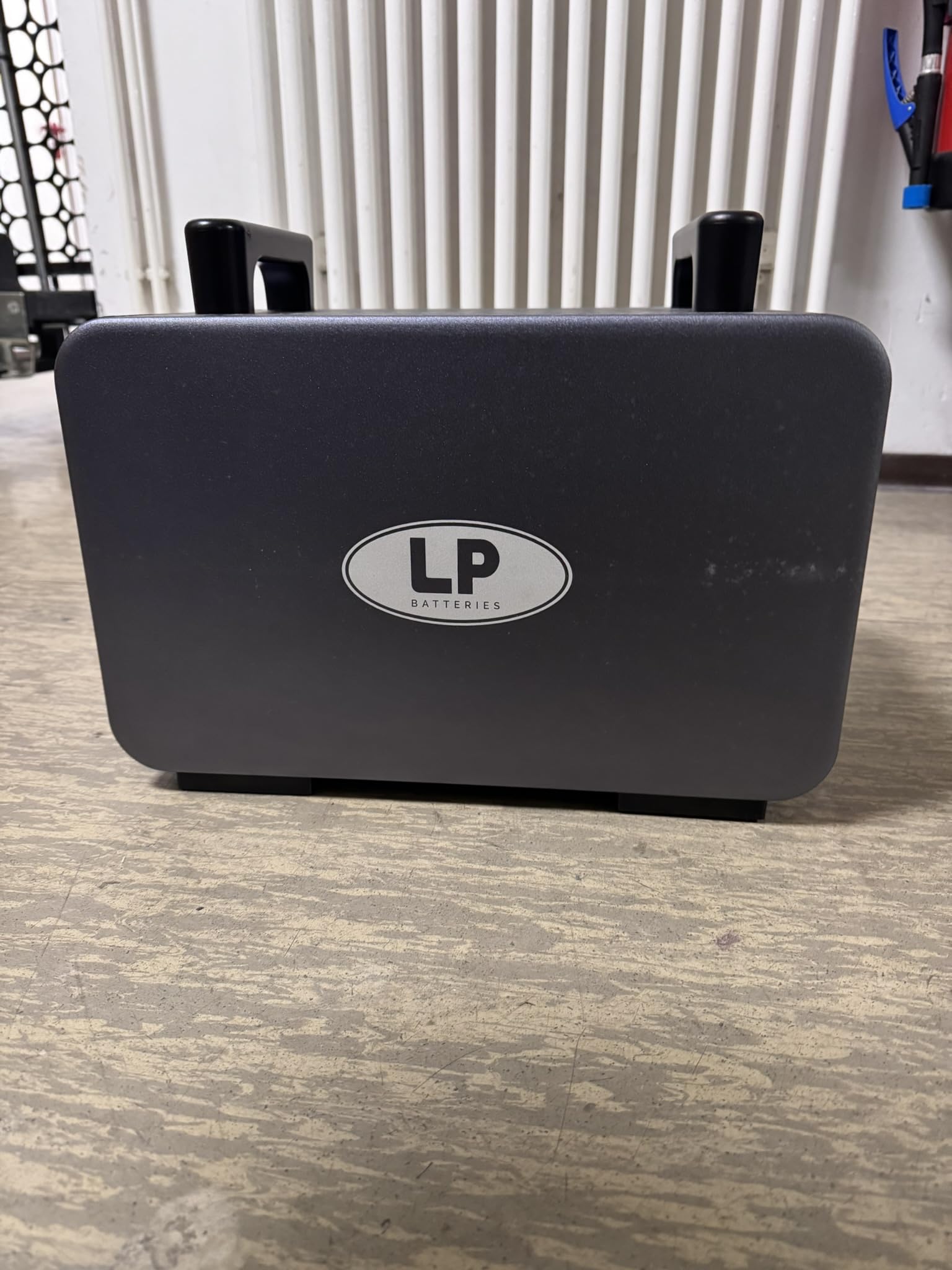 Landport LP2000 PRO Powerstation 1920 Wh (2000 W) – Estación de alimentación móvil con 3 × AC, 2 x USB-C (100 W), 4 puertos USB-A, 12 V coche y CC – para camping, obras y energía de emergencia – Carga