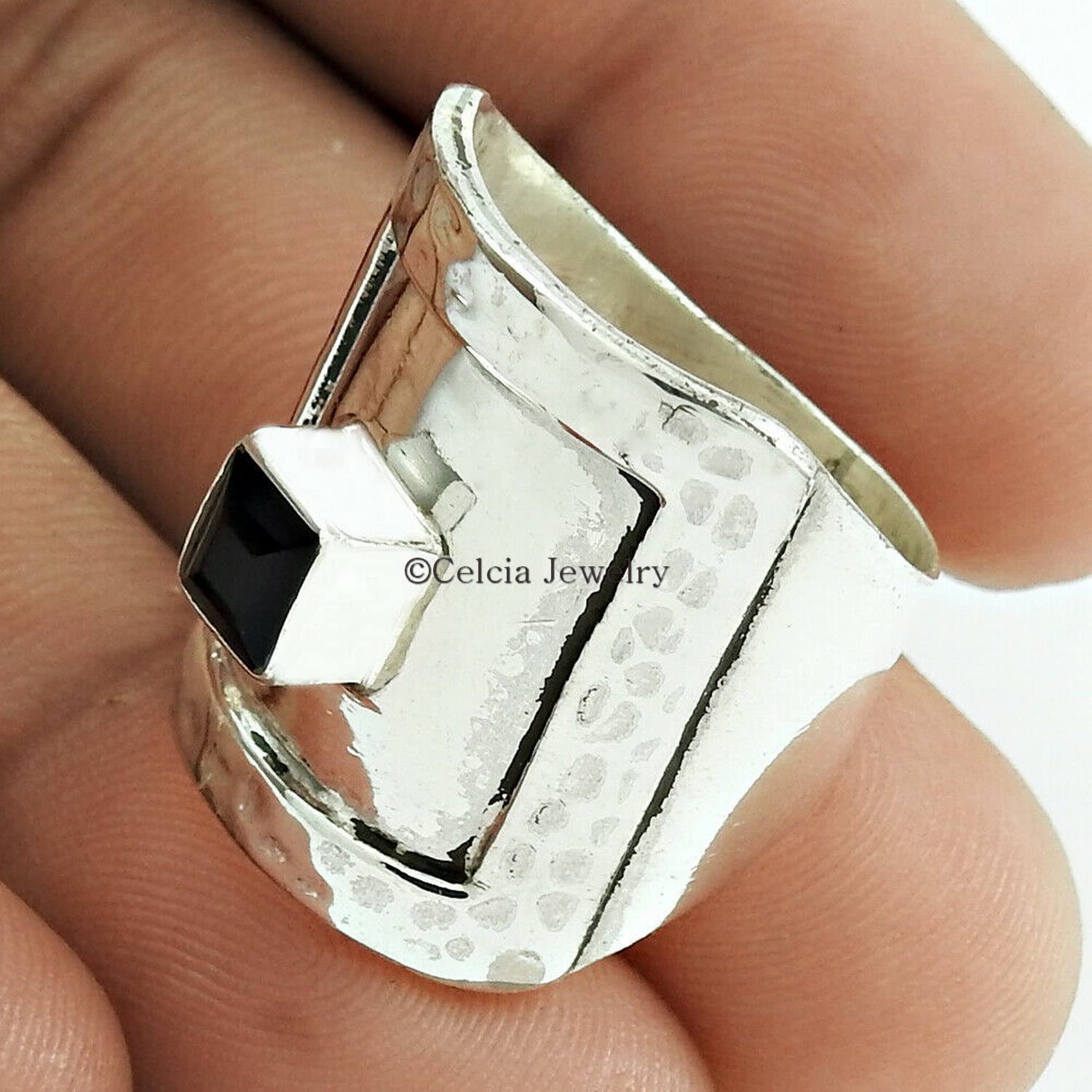 Anello a fascia genuino in onice nero, argento massiccio, anello a forma quadrata taglio sfaccettato in pietra nera, gioielli fatti a mano unisex, regali da donna uomo, regali per la festa del papà