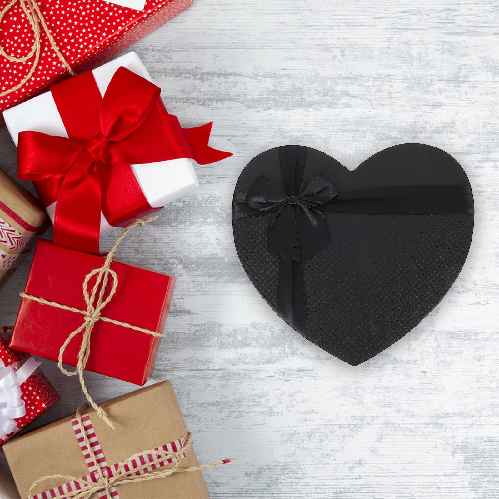 HOODANCOS 3 Stück Pack Herzförmige Geschenkboxen zum Valentinstag Leere Pralinenschachteln aus Robustem Papier Großzügige Verpackungskartons für Blumen Süßigkeiten und Geschenke für Paare