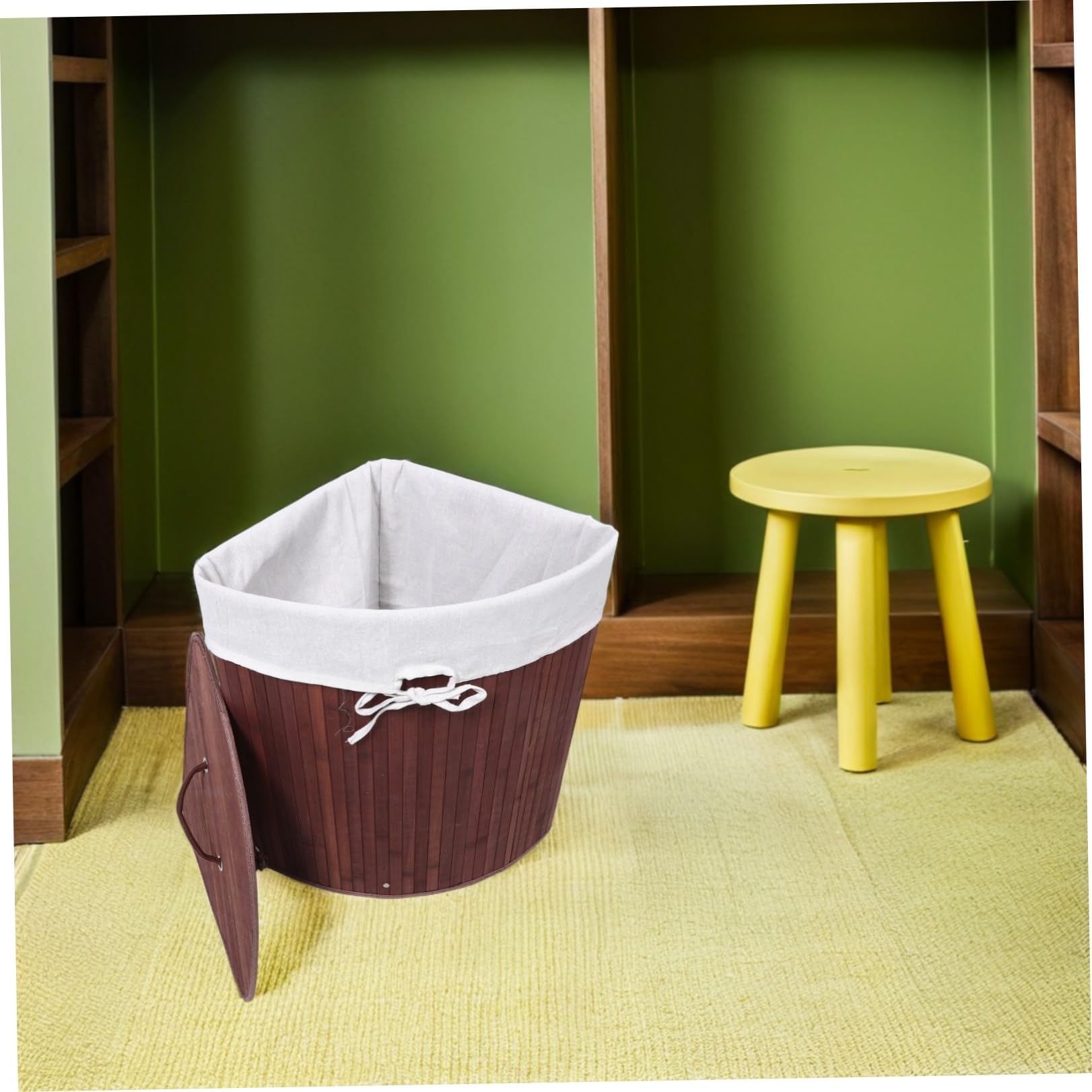 FRCOLOR Cesto Porta Biancheria Triangolare con Coperchio Contenitore Angolare Marrone per Organizzazione e Risparmio Spazio in Casa
