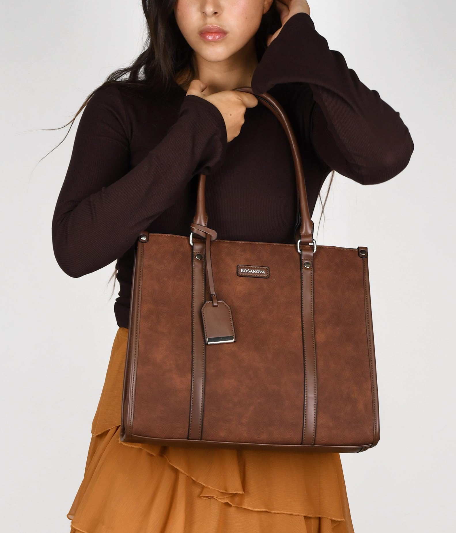 BOSANOVA Bolso Shopper Cuadrado para Mujer con Grabado corporativo, Bolsillo Trasero y Asas de Colgar. Cierre con Cremallera. Cuero U
