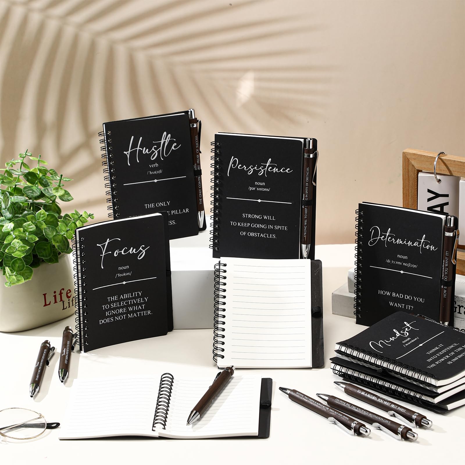 TecUnite Set di 30 quaderni a spirale ispiratori con penne motivazionali in bambù, regalo di apprezzamento dei dipendenti, per colleghi, squadre, insegnanti, studenti, regalo di ringraziamento (nero)