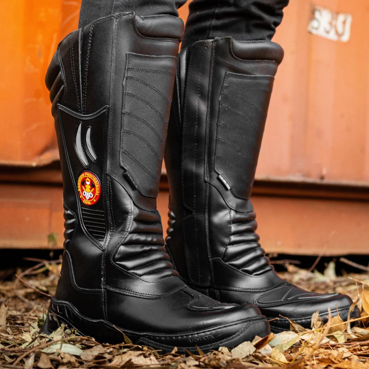 Bota Longa Coturno Militar Unisex Bombeiro Civil 100% Couro em promoção! Veja a oferta e mais achadinhos de Botas & Coturnos Masculinos 2 Hoje é o melhor dia para comprar Bota Longa Coturno Militar Unisex Bombeiro Civil 100% Couro com aquele preço maroto! Promoção! Aproveite a oferta! 2