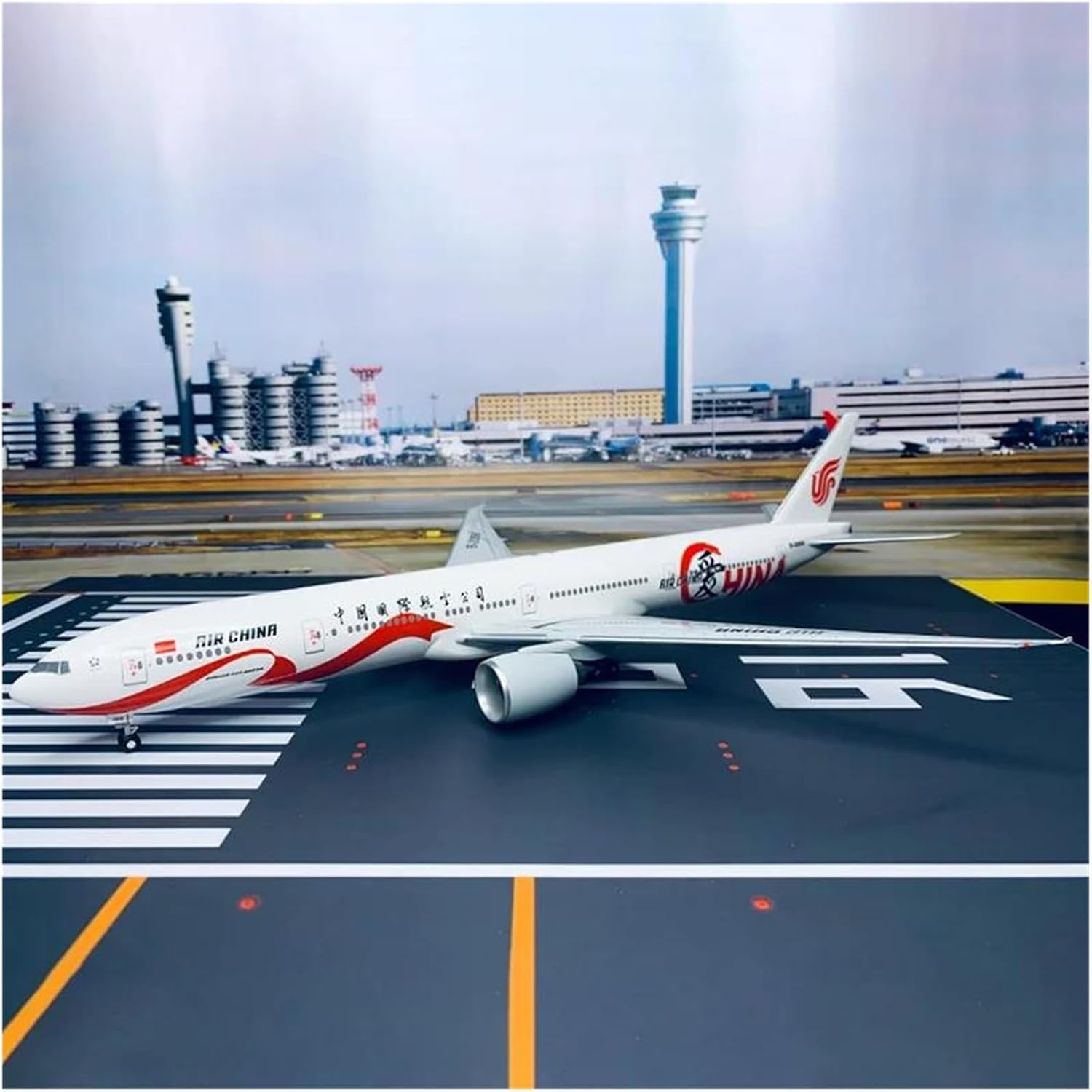 1 200 Scale for China Airlines Boeing 777-300ER B-2006 Miniature Die-cast ABS Aircraft Model Hobby Playgame Kit