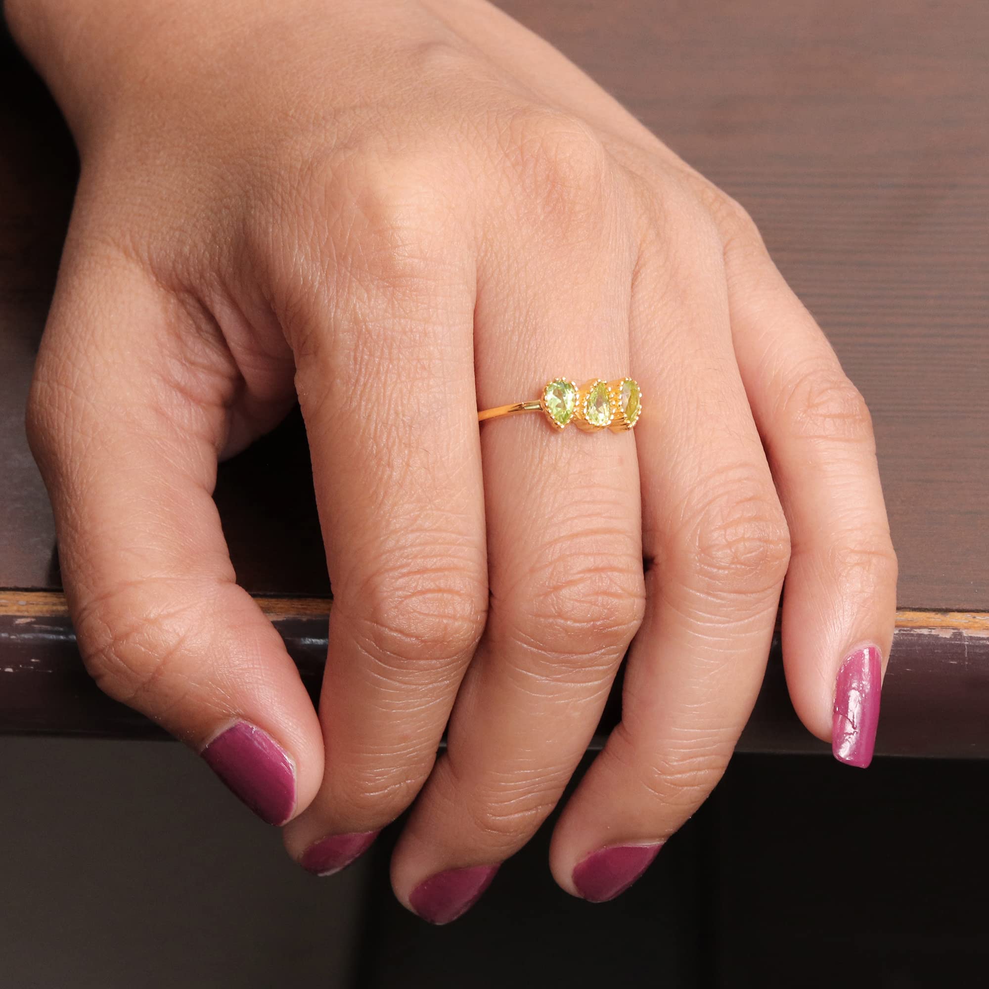 Anello peridoto, anello in argento, anello minimalista, anello peridoto, anello con pietra portafortuna di agosto, anello di promessa, anello fatto a mano in argento, anello per lei