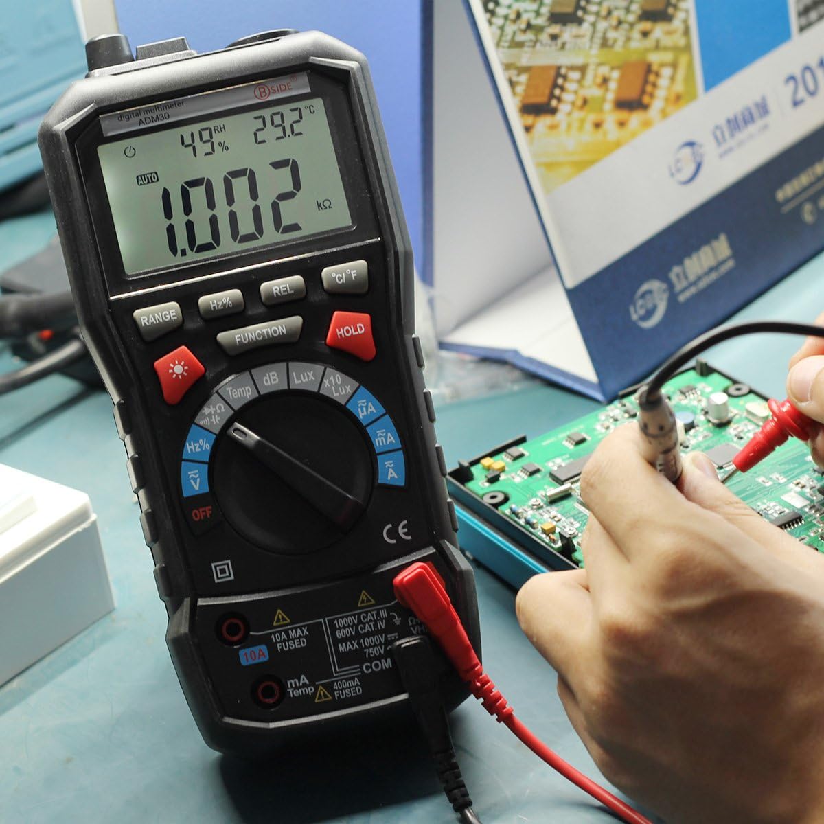 BSIDE ADM30 Multimeter measuring resistance of a circuit board component