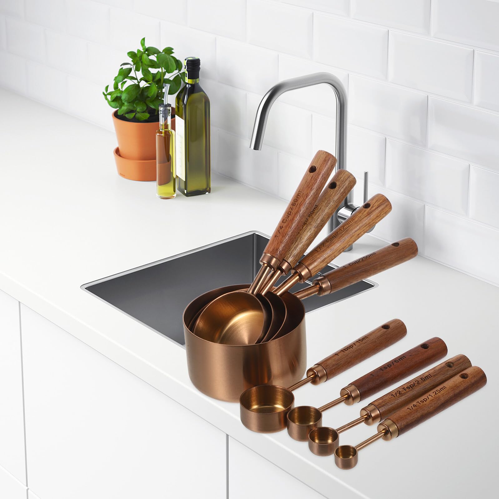 Set da 8 Cucchiai e Tazze Dosatrici in Acciaio Inox Resistente Marcature Incise Cucchiai Dosatori per Liquidi e Solidi Utensili da Cucina Precisi per Misurazioni Alimentari e