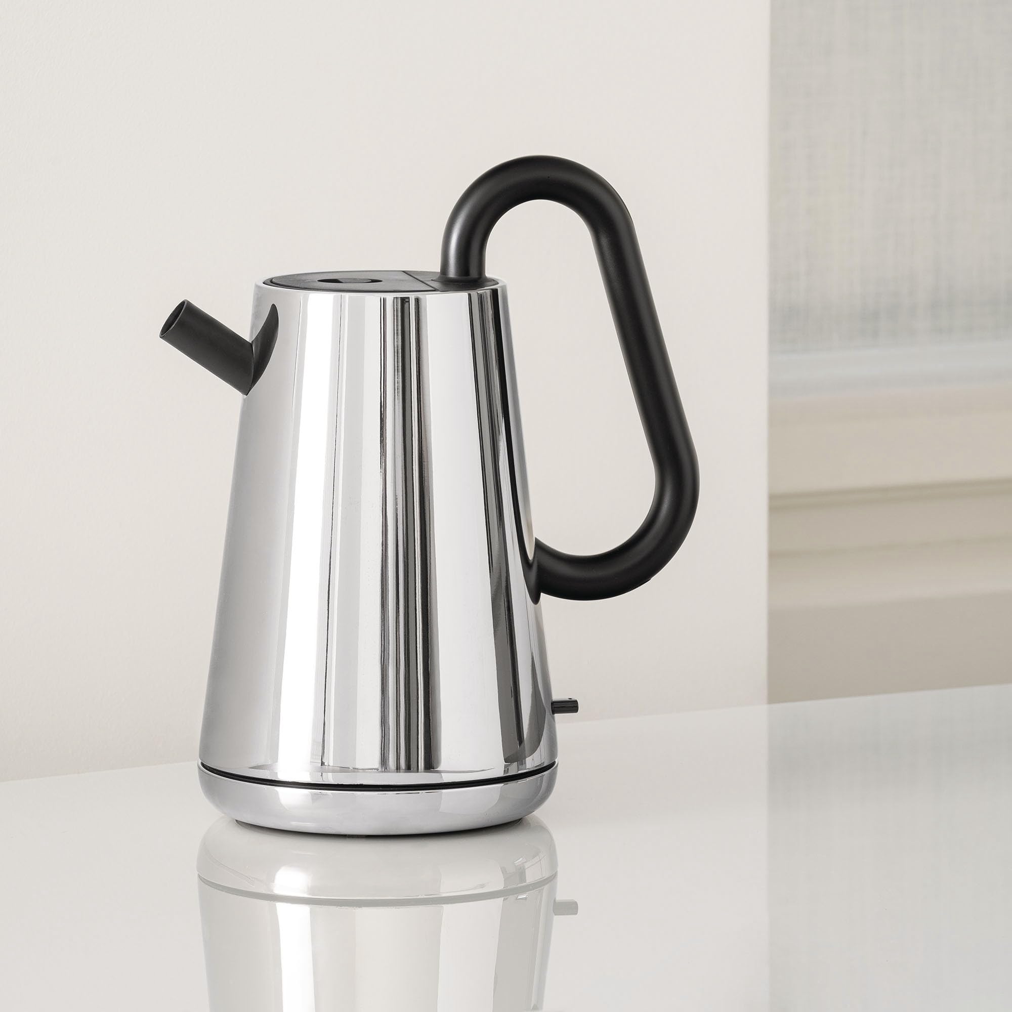 Alessi Toru NE01 B designerski czajnik elektryczny, stal nierdzewna 18/10 i żywica termoplastyczna, gniazdo europejskie, 2400 W, 170 cl, czarny