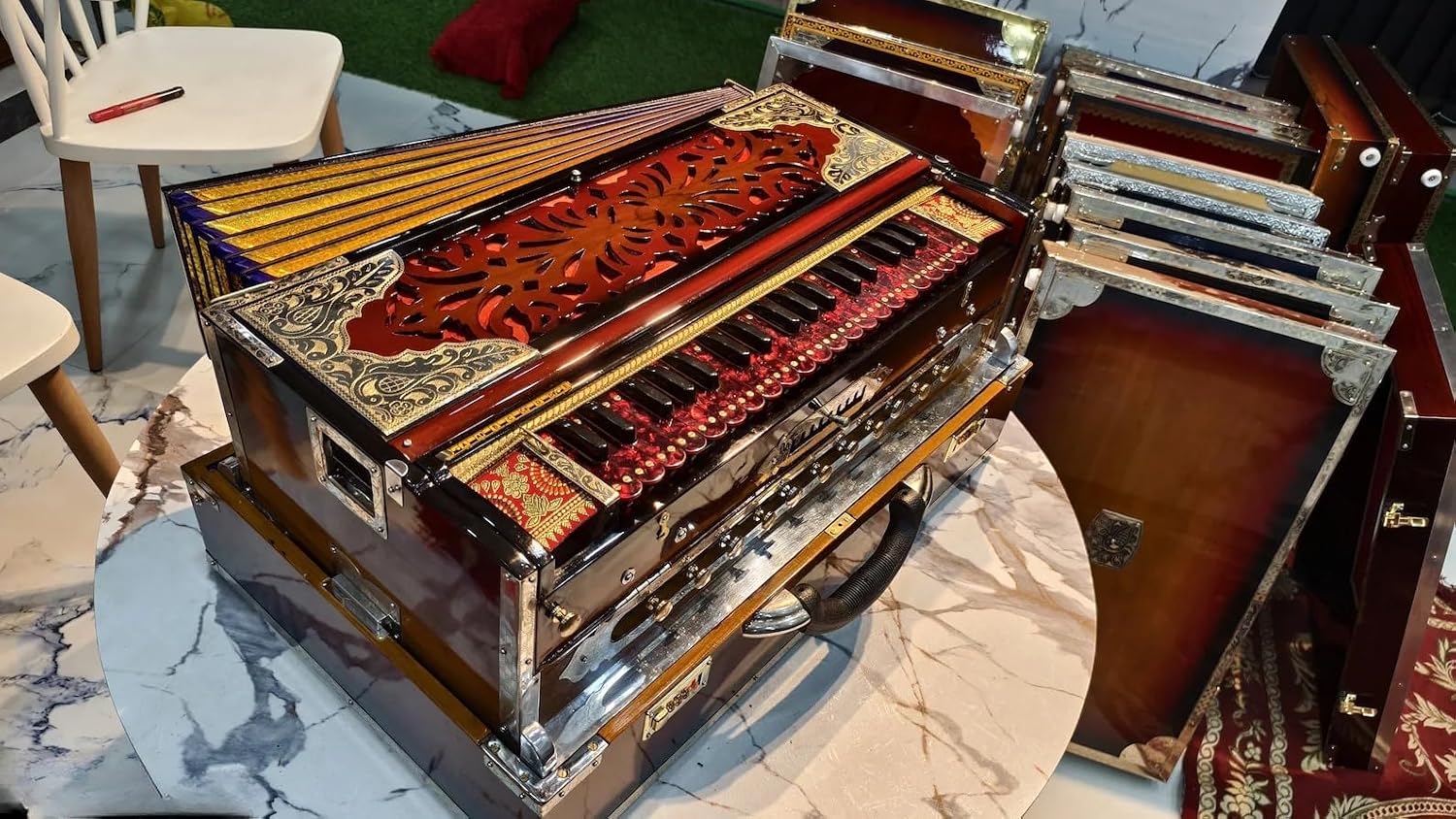 NamasteHimalayas Limited Edition 3-Reed 9-Scale Changer 3.75 Professional Octave Harmonium Stunning Red Sunburst Finish, Custom Nameplate Best for Yoga, Kirtan, Sound Healing Therapy, Meditation