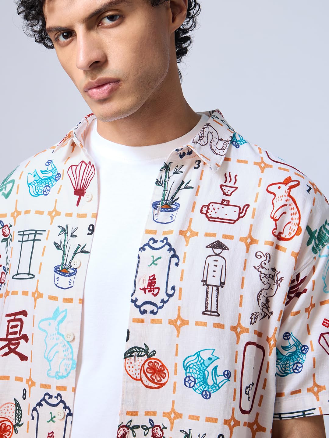 The Souled Store Koszula oversize: Mahjong Tile Męska i chłopięca Krótki rękaw Kołnierz z guzikami w dół Biała koszulka z nadrukiem Oversized Cotton