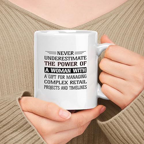 Miniatura 224 de Taza de cerámica blanca de 11 oz de regalo para mujer, nunca subestimes el poder de la mujer con un regalo para liderazgo y tutoría en atención