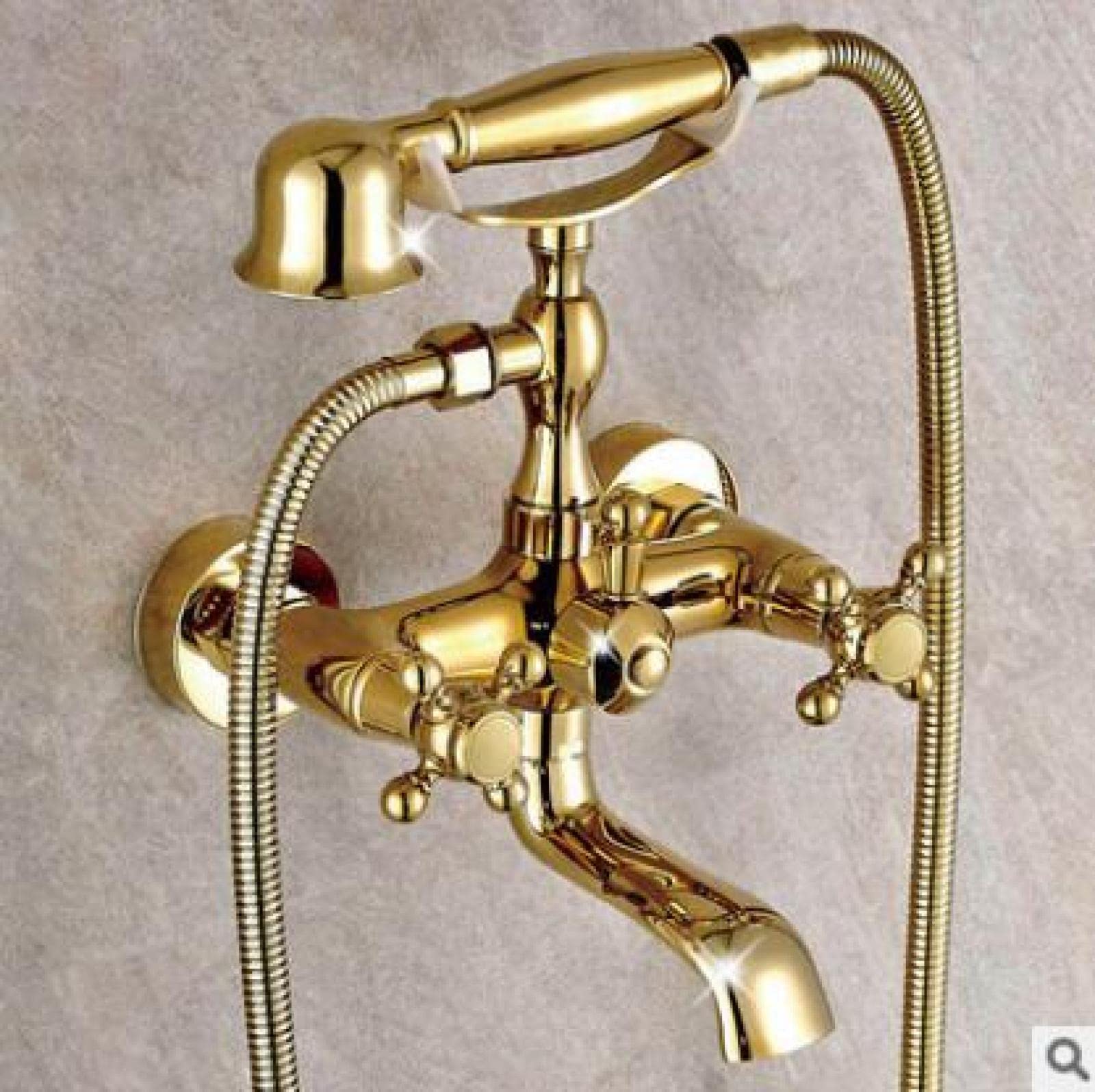 Robinet de baignoire doré anti-calcaire pour rénover une salle de bain ancienne avec style