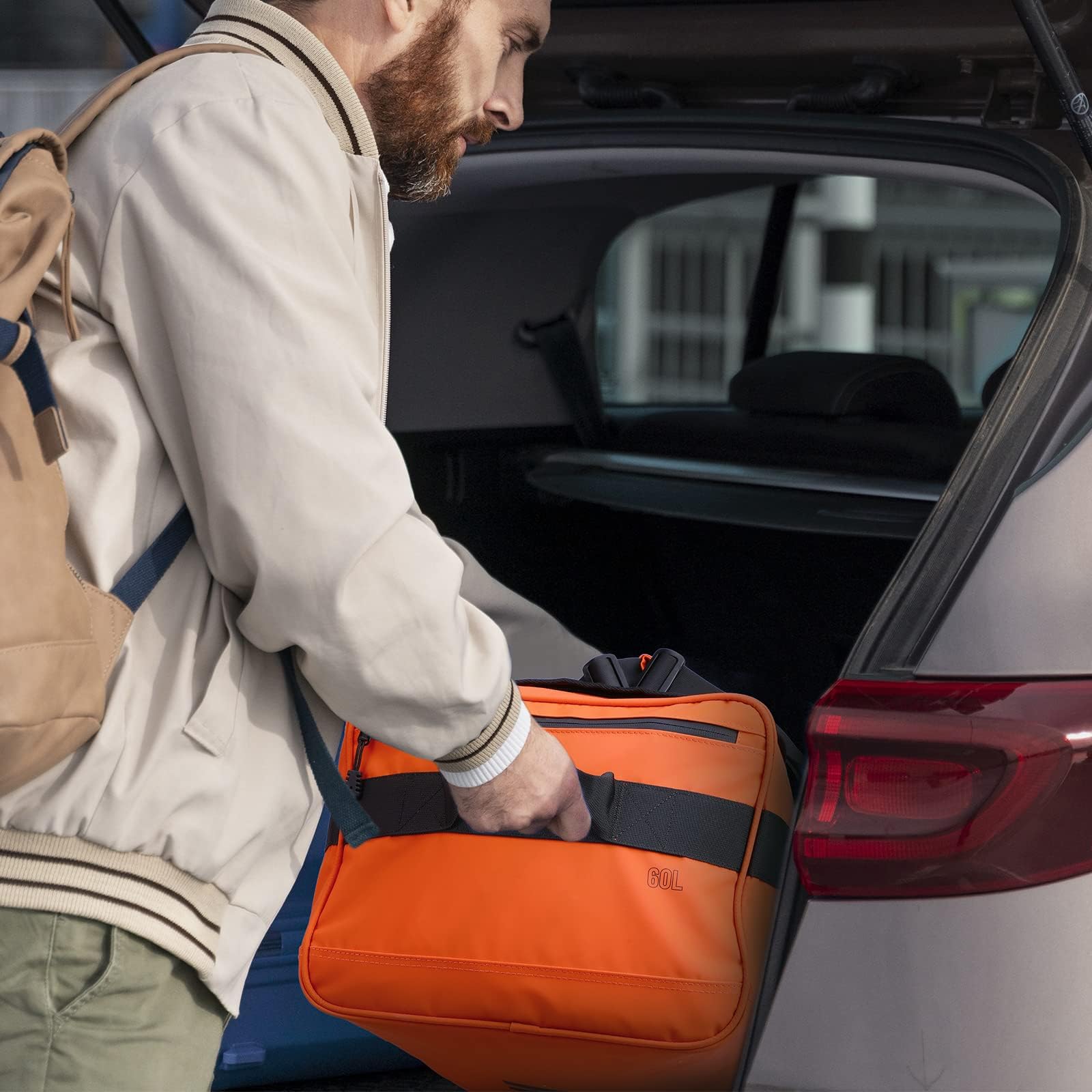 MIER - Bolsa de deporte para hombre resistente al agua grande mochila convertible con correas de mochila y compartimento para zapatos para gimnasio, viajes, 40 l/60 l/90 l, naranja, 60 L, deporte