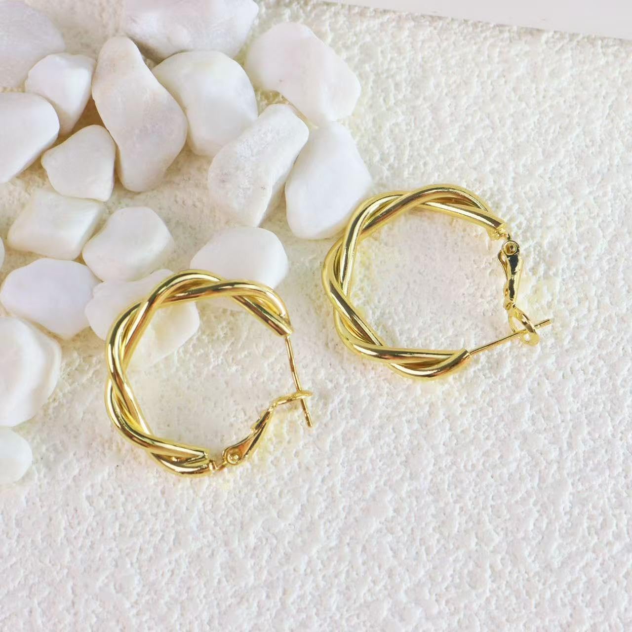 ToHeart Gold Hoop Earrings for Women Twist Hoop Earrings Gold Plated - Image 3