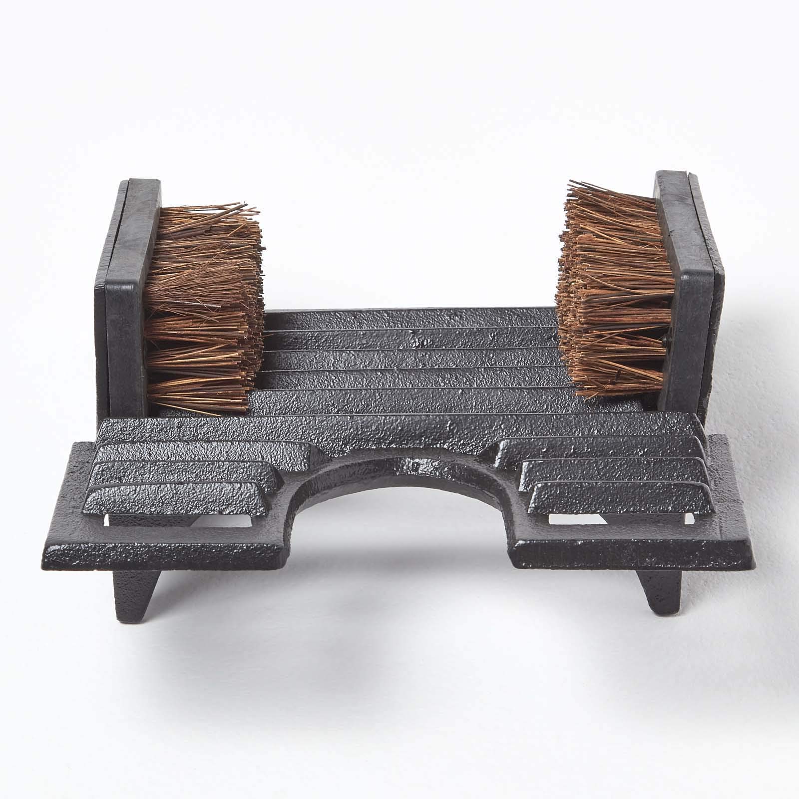 HOMESCAPES - Retire-Botte en Fonte avec Double brosses et grattoir