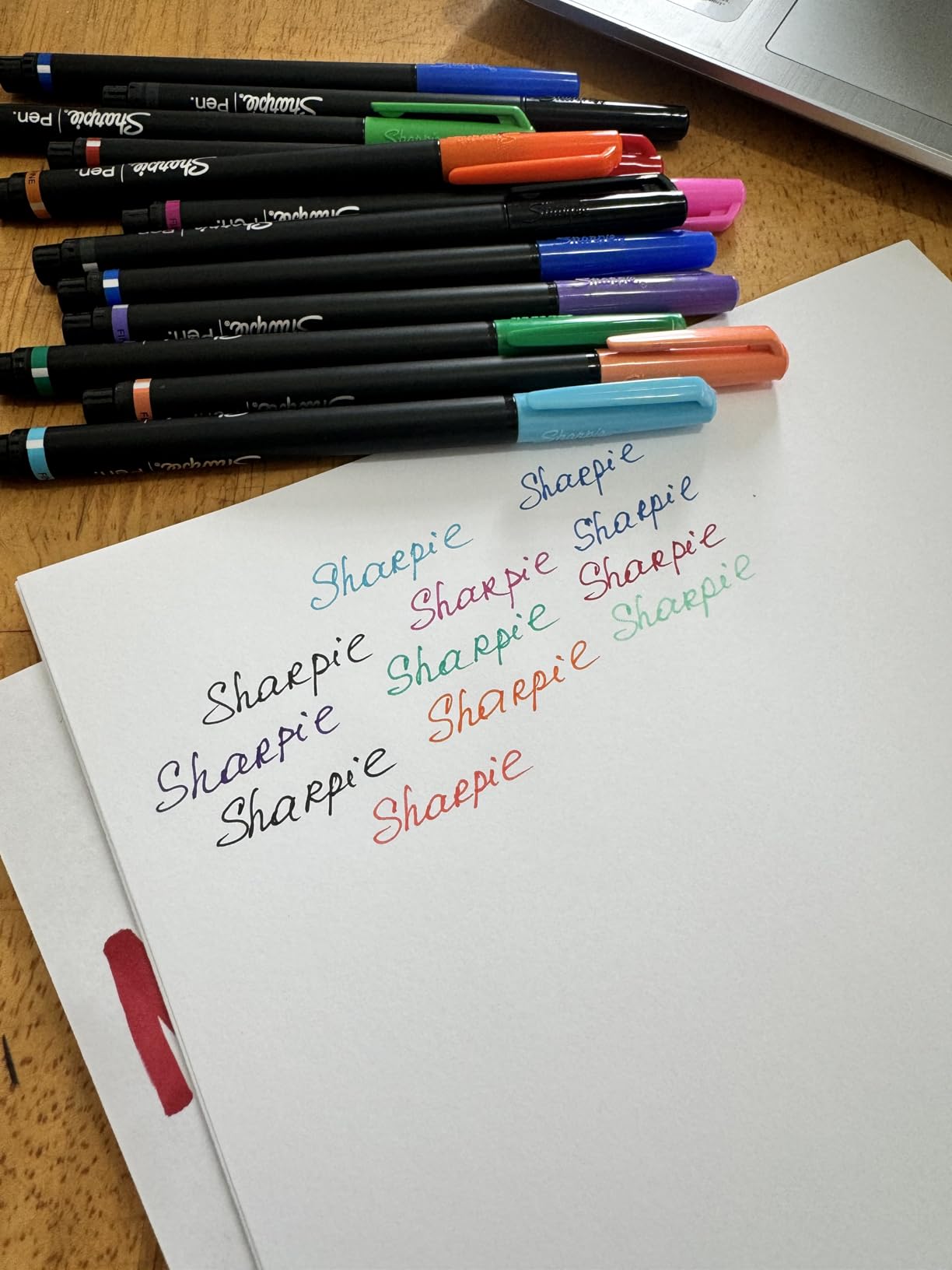 I really love this Sharpie pens🙏 Colors are bright and smooth
