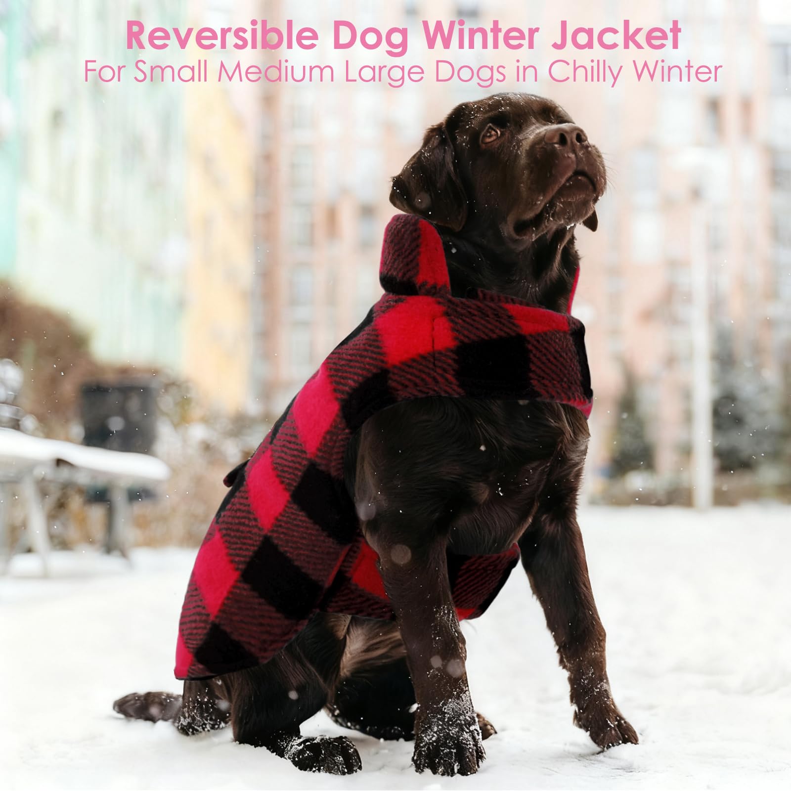 AOFITEE Abrigo para perros de invierno y Navidad para perros grandes con protección abdominal y bolsillos, abrigo de invierno cálido para perros con orificio para arnés, diseño a cuadros, ropa para