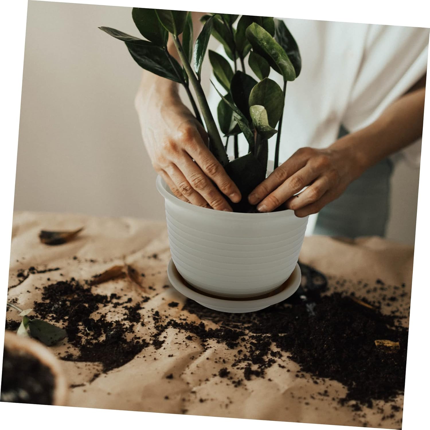 10sets Plastic Flowerpots with Tray Lightweight and for Indoor and Outdoor Use for Plants Decorative and Functional Garden Pots