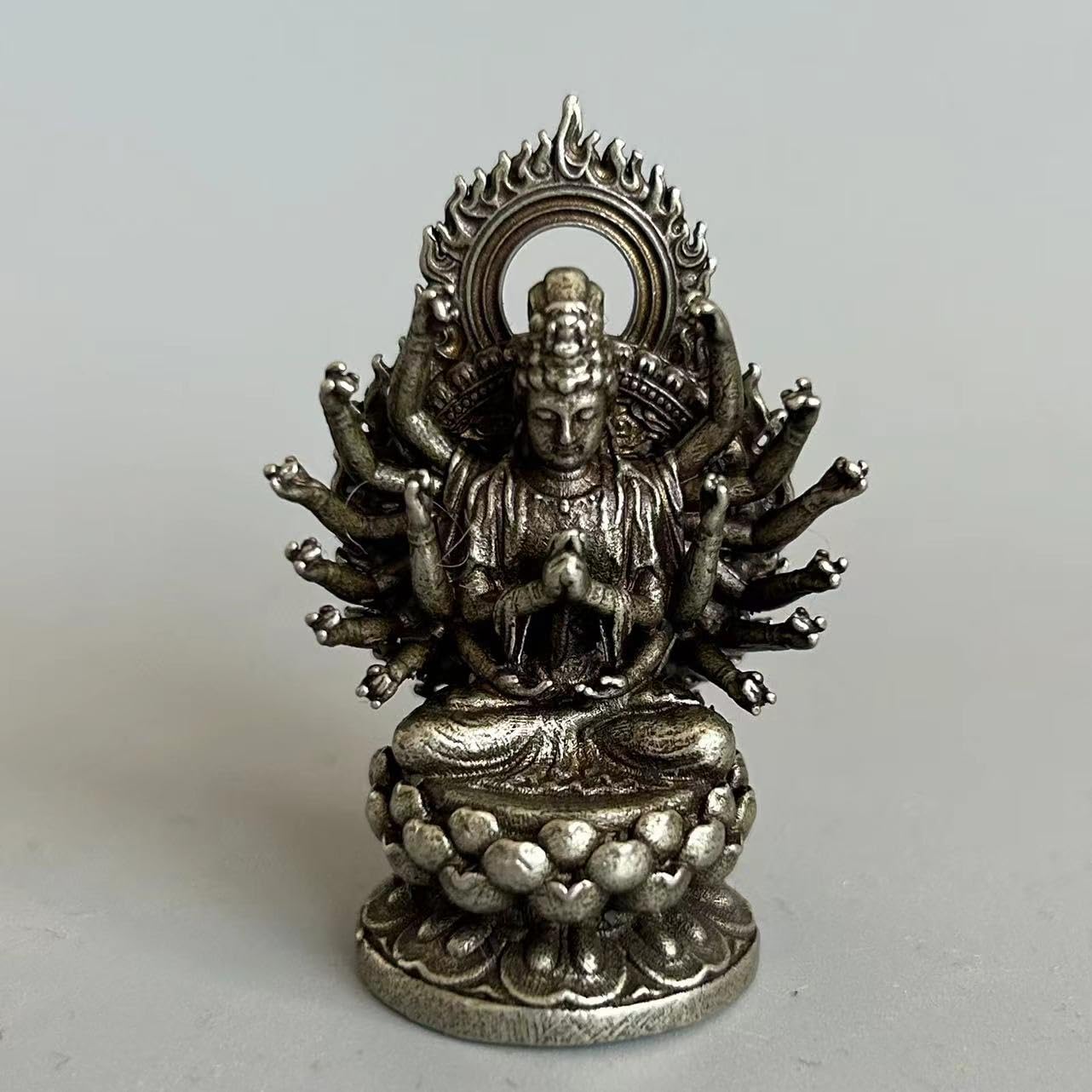美品 掛け軸 福田素仙作 金地 守護本尊像 共箱 不動明王 千手観音 仏像 仏像】千手観音菩薩 子年の守護本尊 身丈2寸 | すべての仏像