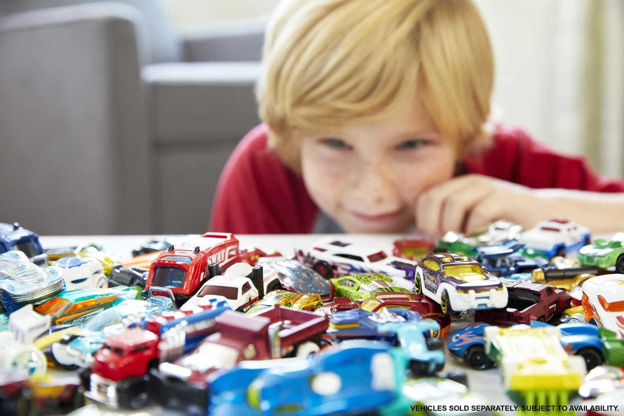 Hot Wheels, Set of 8 Basic Toy Cars & Trucks in 1:64 Scale, Includes 1 Exclusive Car, Different Mixes Released Throughout the Year, Styles May Vary, HPV78 — view 4