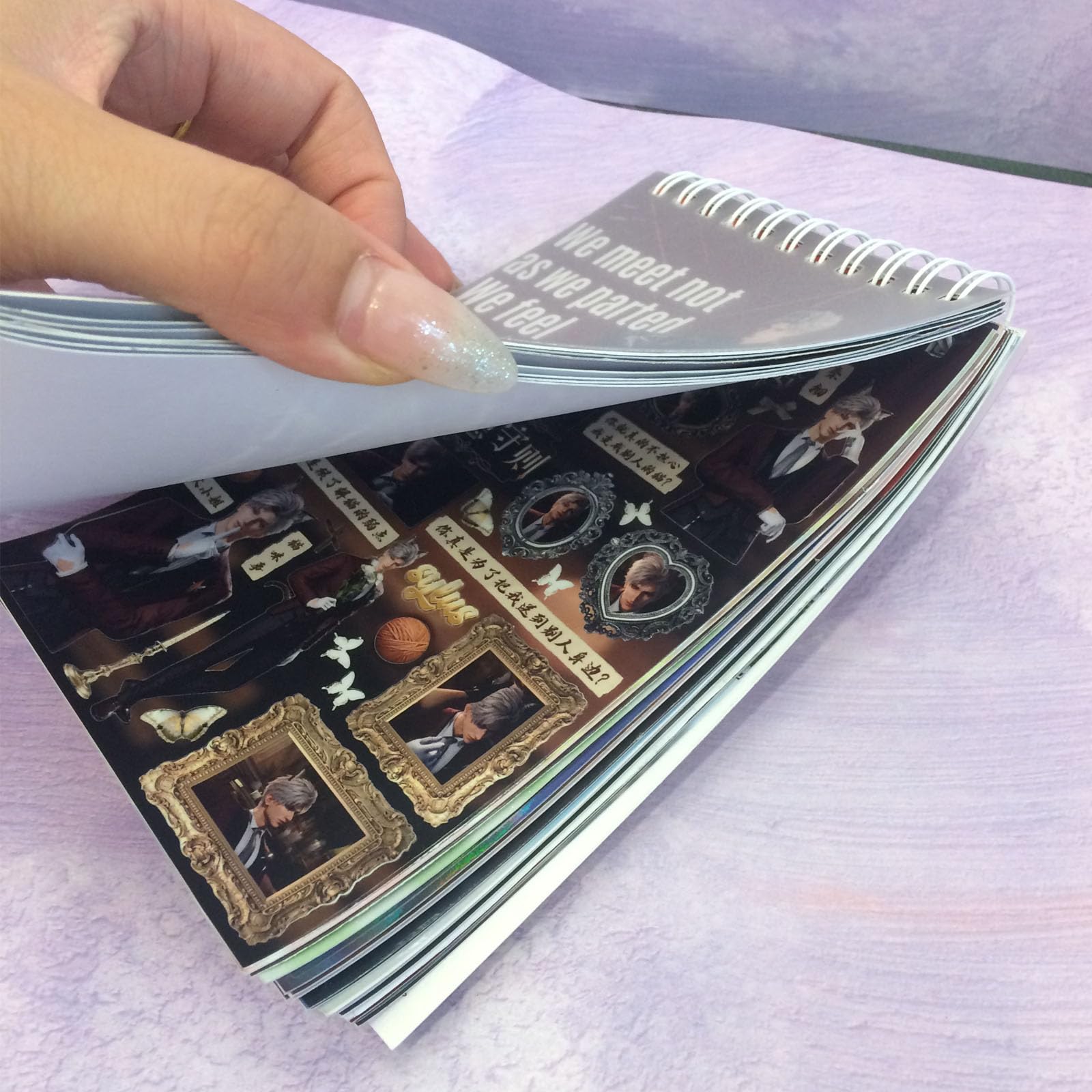 Lot de 30 pages d'autocollants Love and Deepspace QinChe Sylus - Total de 300 dessins - Convient pour ordinateur, ordinateur portable, livre de jeu, journal intime, scrapbooking