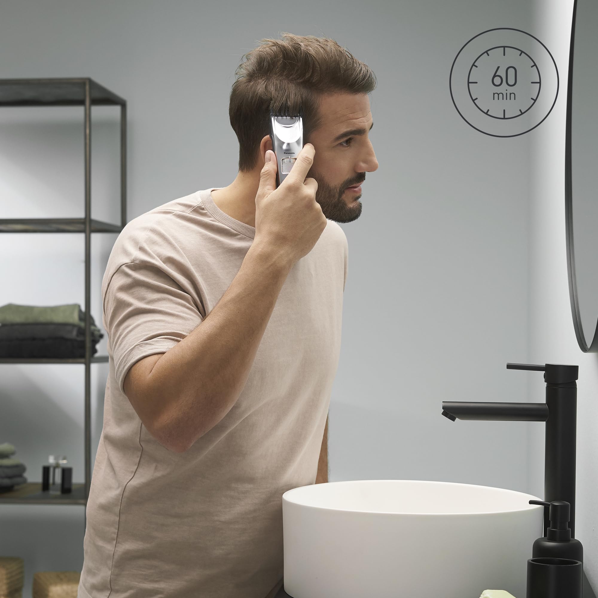 Panasonic ER-SC60-S803 Tondeuse à Cheveux pour Hommes, Portable Sans Fil et Étanche, Lames Supérieures, 20 Longueurs Réglables, 2 Accessoires, Avec ou Sans Fil, Socle de Chargement, Argenté