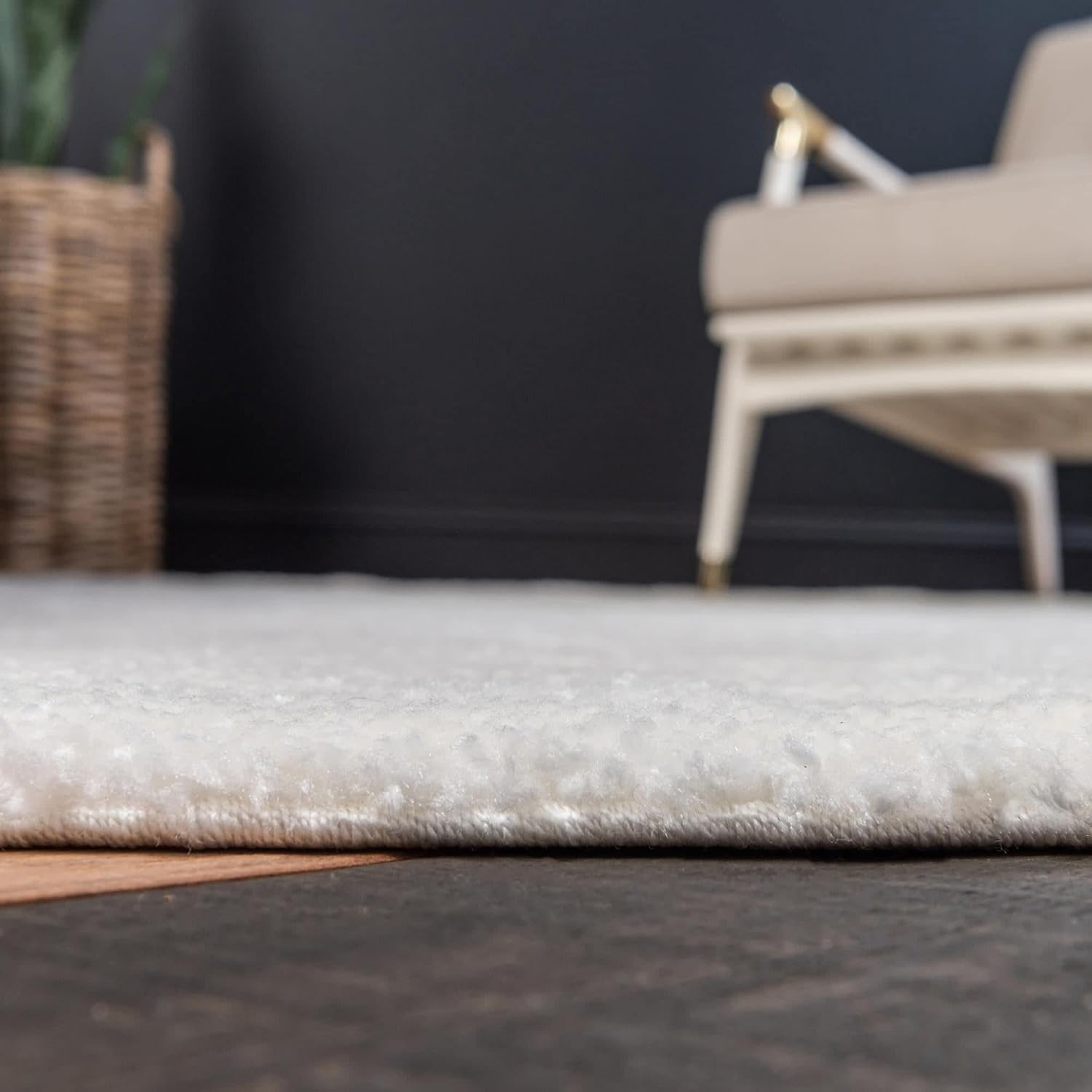 Unique Loom Solo Collection Area Rug - Calabasas (3' 3" x 5' 3" Oval, Snow White)
