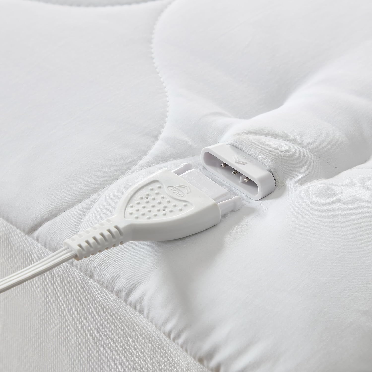 Brookstone Cotton Heated Mattress Pad – Queen Size – 10 Heat Settings, Auto Shut-Off, Machine Washable, Soft Quilted Cover – White