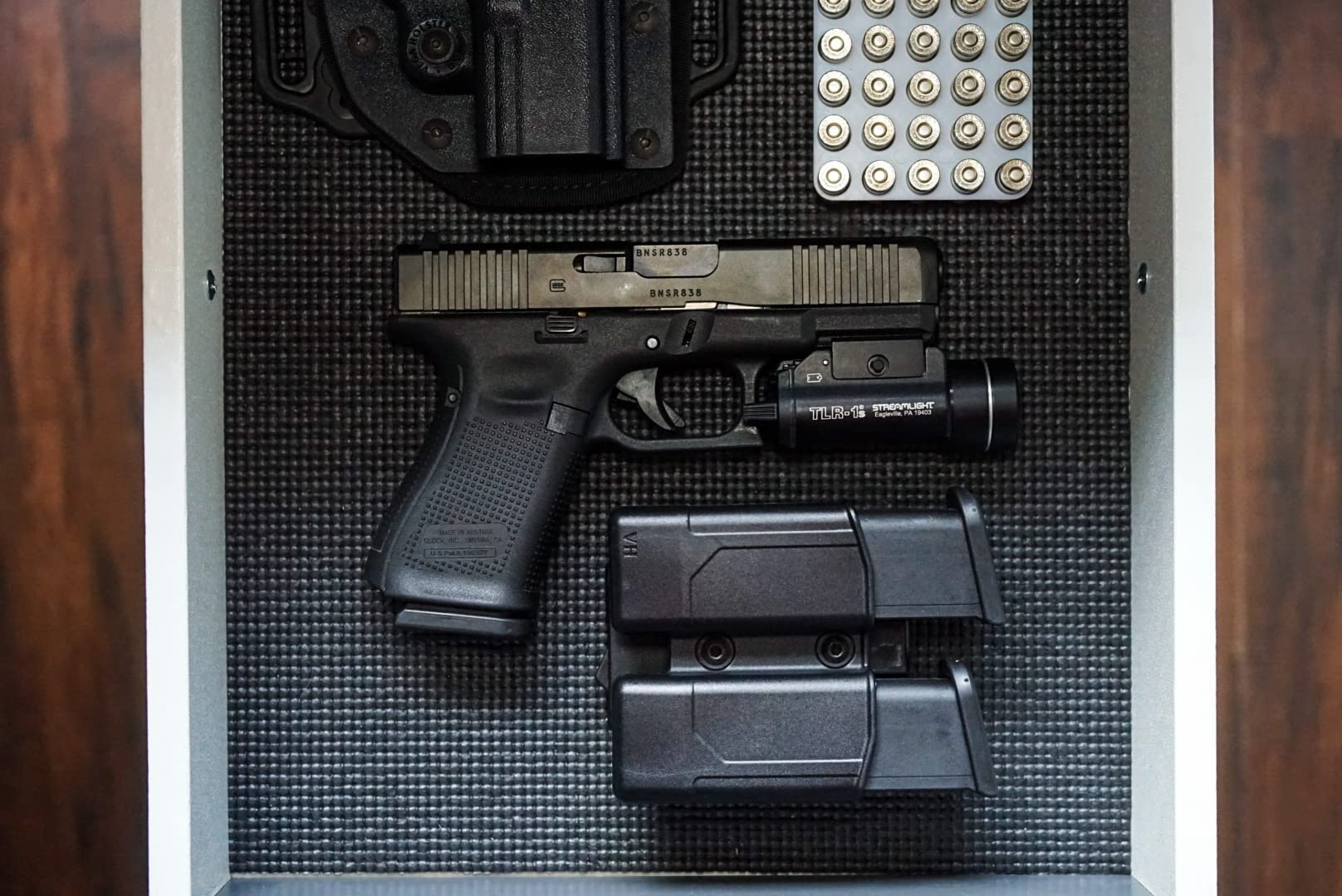 VEGA HOLSTER Porta Caricatore Doppio con Passante Rotativo (Nero)
