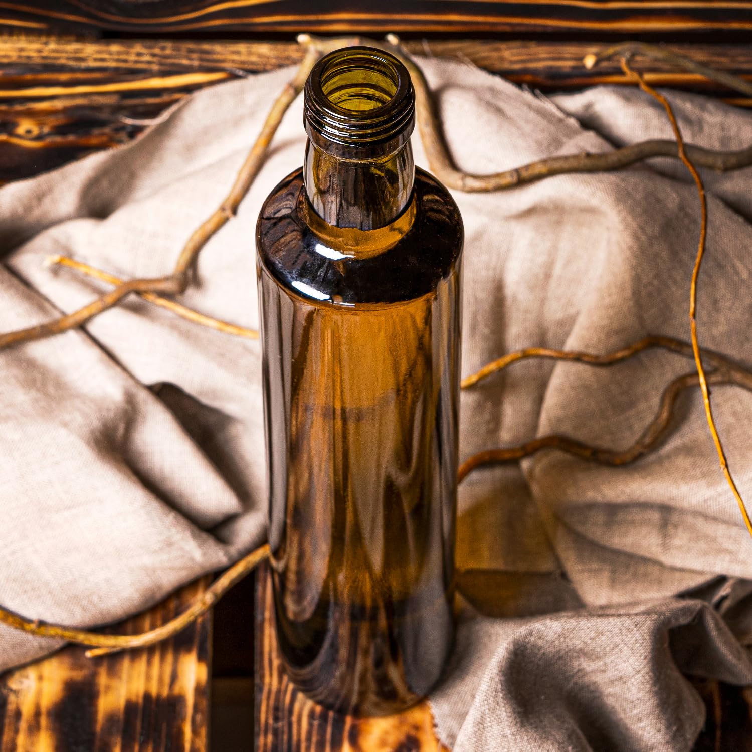 Szklana butelka Dorica 500 ml z dozownikiem – na olej, oliwę z oliwek i wino (40, szkło oliwkowe)