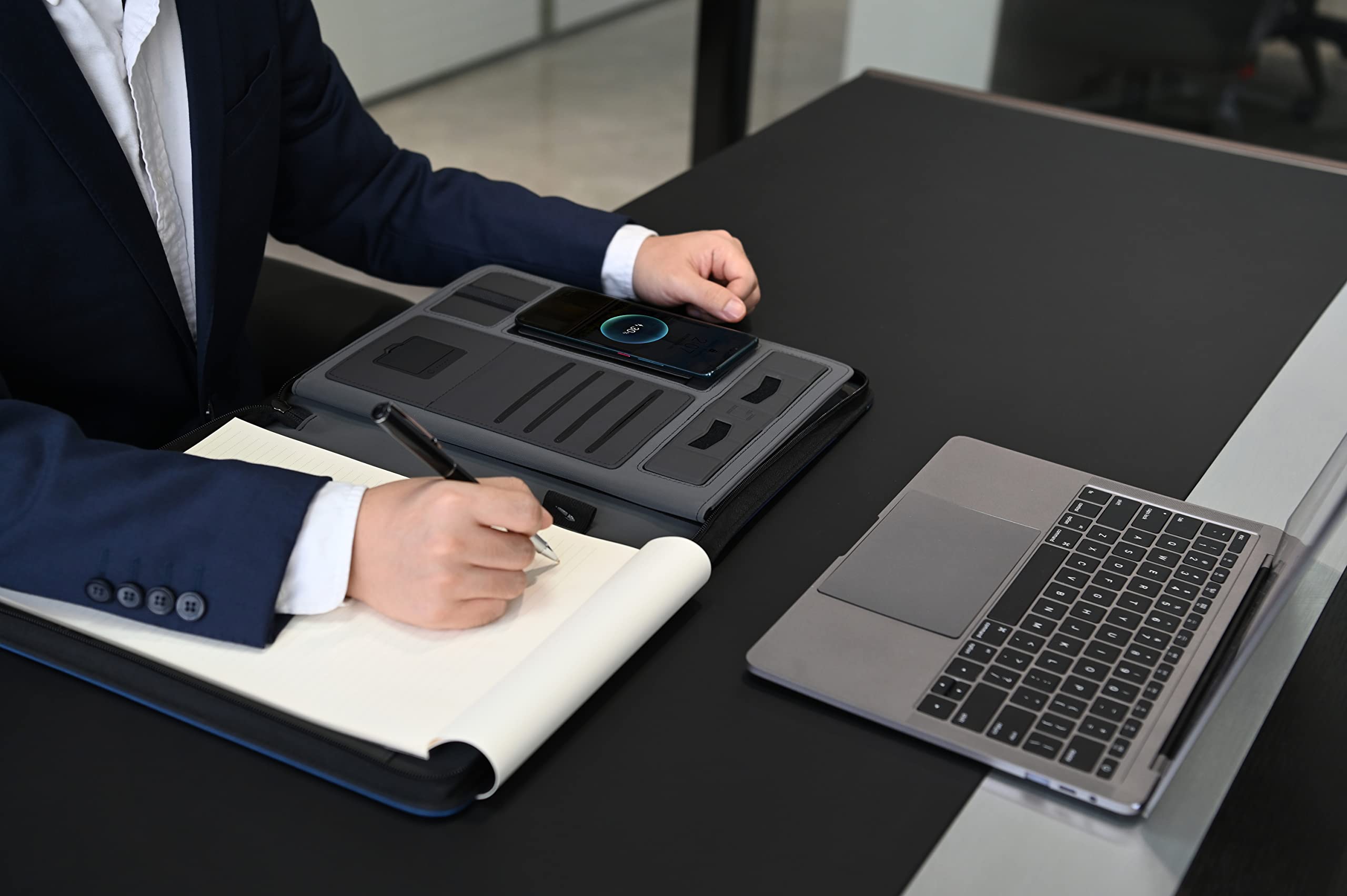 Cartella per conferenze A4 in pelle con cerniera, porta documenti con Powerbank da 8000 mAh e ricarica wireless, organizer per riunioni, viaggi (nero)