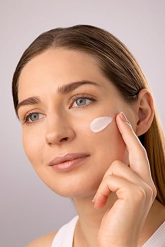 Vista 5 de Medik8 Crystal Retinal 1 - Suero avanzado de retinol para reafirmar la piel del rostro - Suero nocturno con ácido hialurónico y vitamina E - Sin