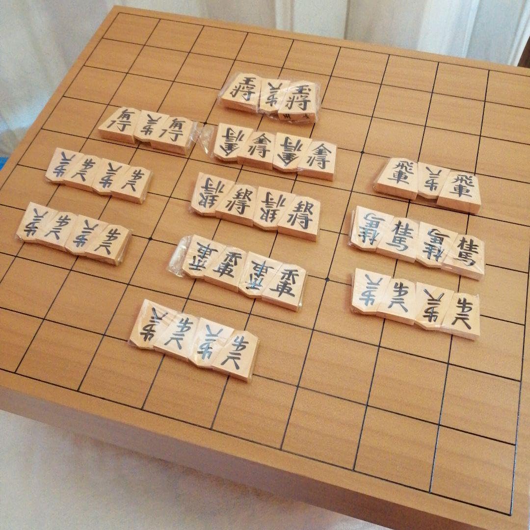 Amazon.co.jp: 本格将棋盤 脚付へそあり天然木 天童産桐箱入り駒付き 