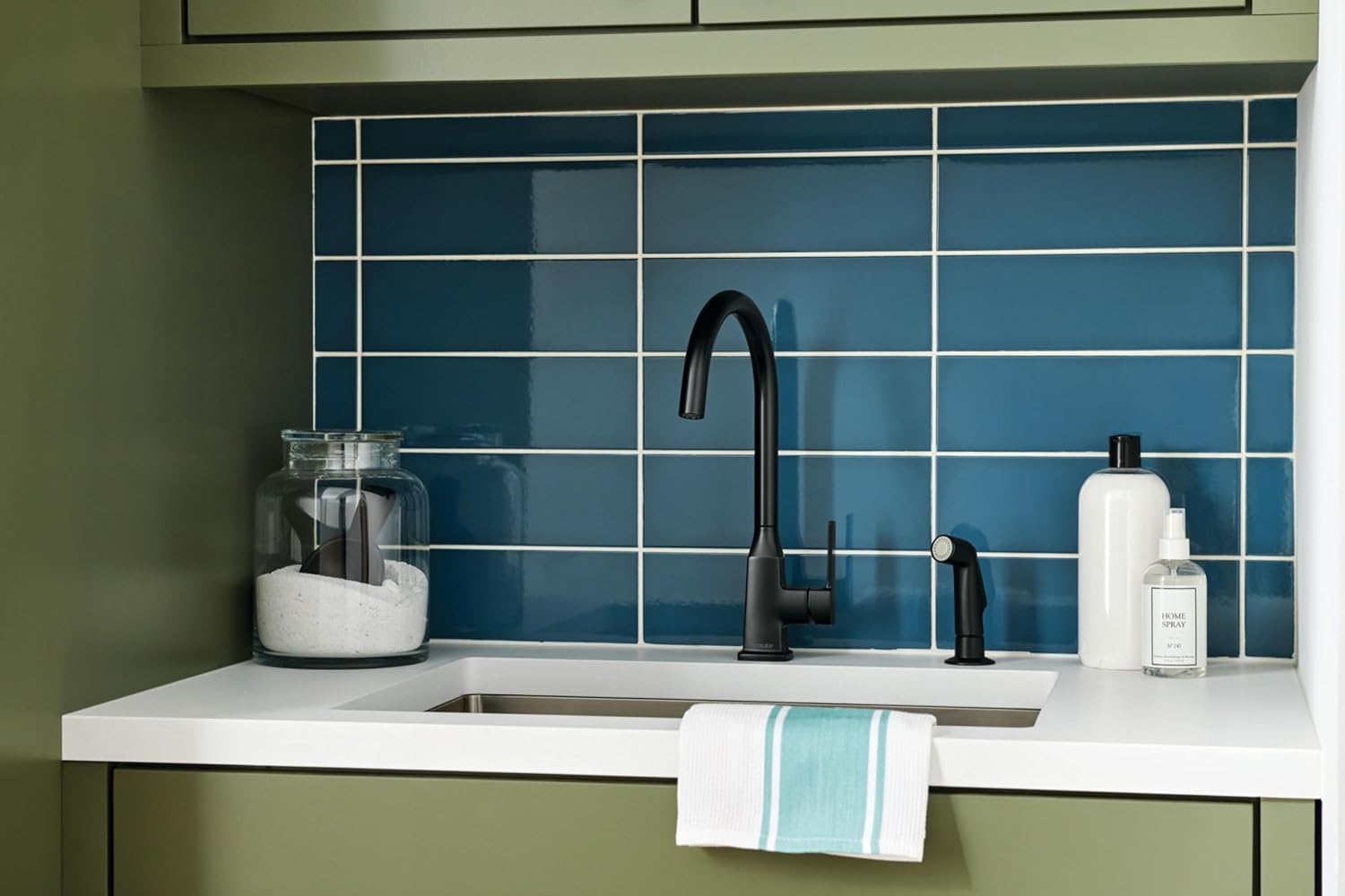 Peerless Ezra Single-Handle Kitchen Sink Faucet with Side Sprayer, Stainless P199152LF-SS - Image 7