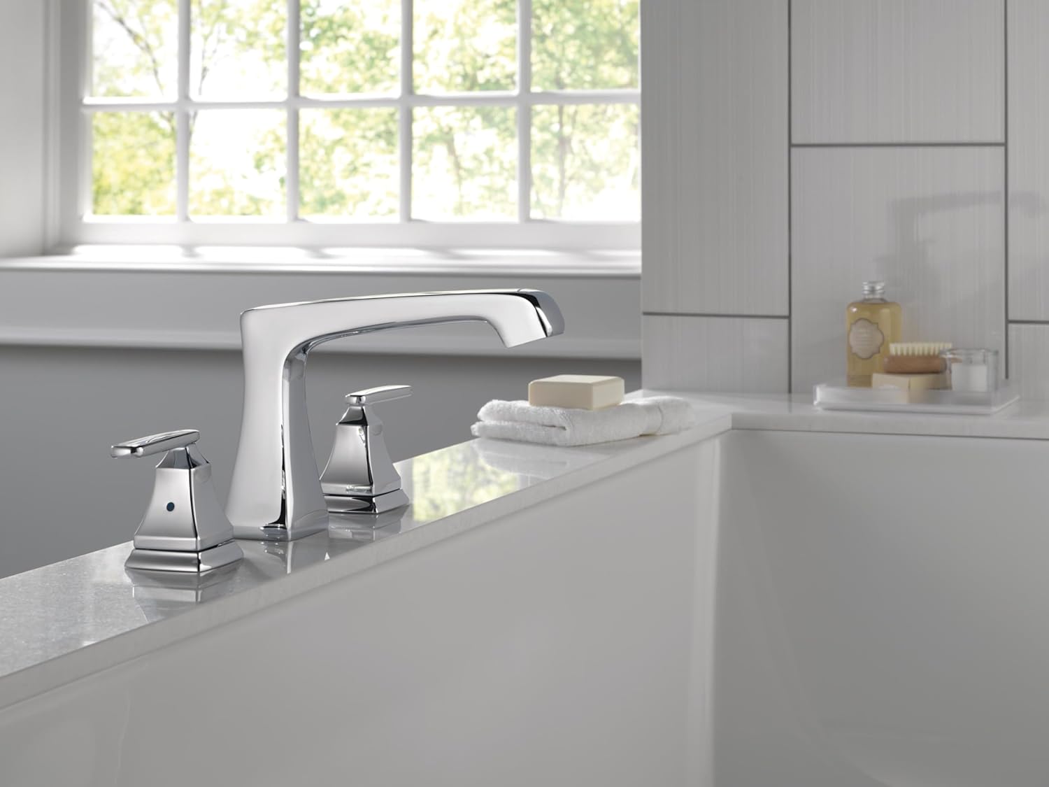 Delta T2764 Ashlyn Deck Mounted Roman Tub Filler - Champagne Bronze
