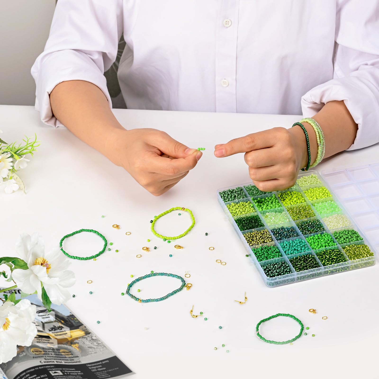 Vtssvow Cuentas de cristal de 3 mm para hacer pulseras, 24 colores, 10000 piezas, kit de fabricación de pulseras de la amistad, pequeñas cuentas de vidrio para hacer joyas (mezcla de 24 colores,