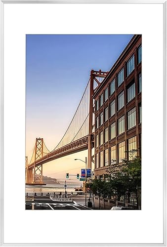 Vista 237 de Frametory - Marco de aluminio de 11 x 14 para fotos de 8 x 10 (en pulgadas), con paspartú marfil, de pared, con gancho de sierra, pestañas Bronce