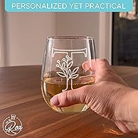 Vista 5 de On The Rox Drinks Regalos con monograma para mujeres y hombres – Letra A-Z inicial grabada monograma sin tallo, copa de vino – Regalos de vino