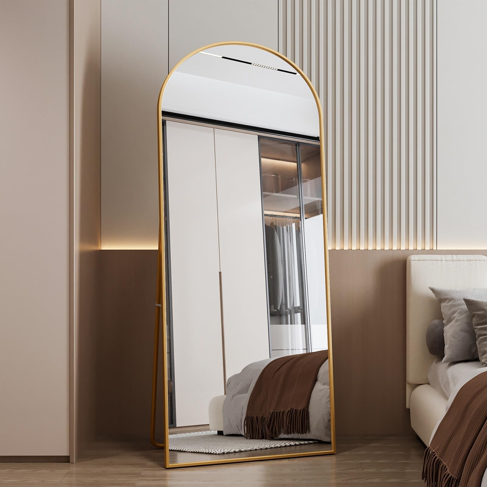 BestAlice Łuk lustro na całe ciało, duże wypukłe lustro stojące, lustro do makijażu, lustro ścienne HD ze złotą aluminiową ramą, lustro podłogowe ze stojakiem do sypialni, salonu, garderoby