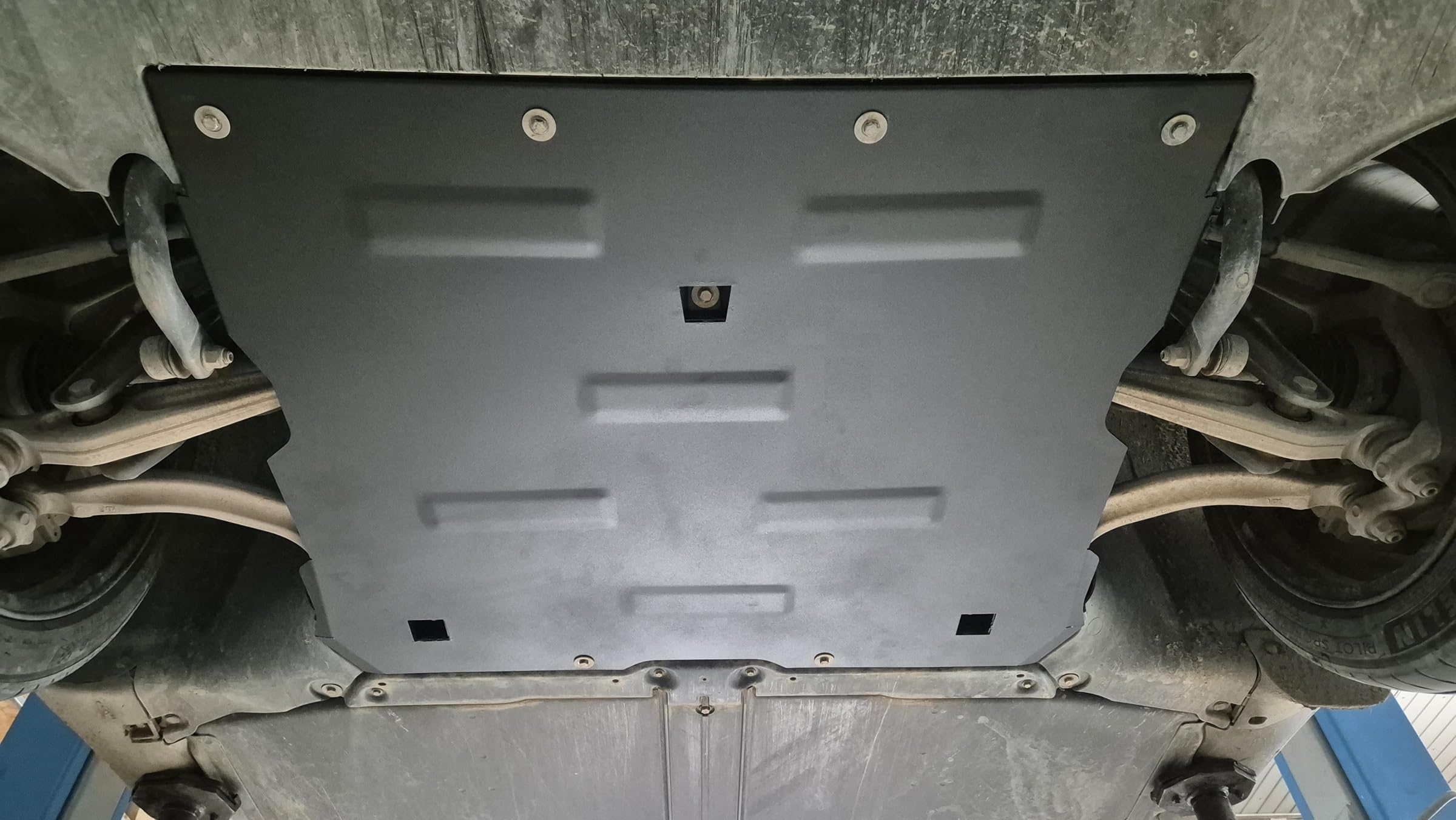 Protección metálica bajo motor eléctrico delantero compatible con Tesla Model 3 AWD - (2017-2025)