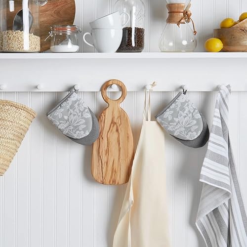 Miniatura 10 de Martha Stewart Strie Medallion - Juego de 2 manoplas para horno pequeñas, color azul marino, 5.5 x 8 pulgadas