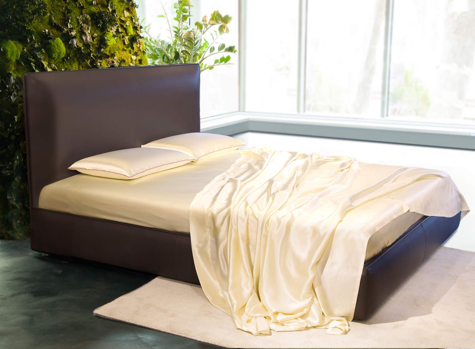 Vogue Silk 4-Piece Bed Linen Set - Pure 19 Momme Mulberry Silk - Hypoallergenic Bedding Sheets, Pillowcases - Breathable Temperature Regulating Fabric - Promotes Healthy Hair, Skin - Queen, Pearl