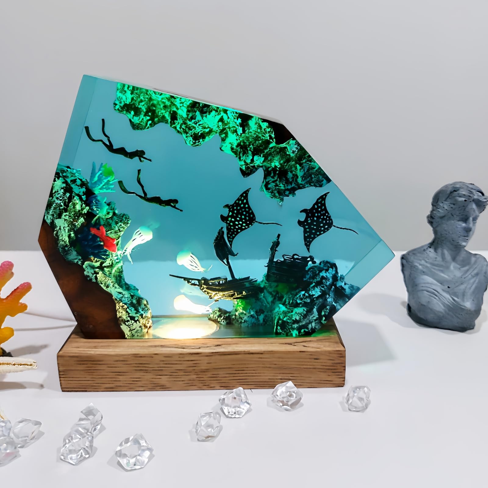 Drawelry 3D Harz Ozean Nachtlicht Ornamente mit Holz Sockel Mehrfarbige LED Tischlampe, Epoxidharz Marine Wal Hai Taucher Mini Ozeanarium für Wohnzimmer Schlafzimmer Kinderzimmer Deko Geschenk (B6)