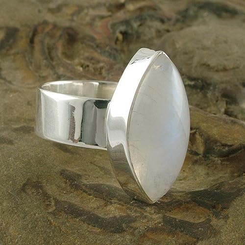 Miniatura 3 de NOVICA Anillo moderno de plata de ley 925 hecho a mano con piedra lunar arcoíris "Asimétrica", Plata Esterlina, Piedra lunar Sin piedras preciosas