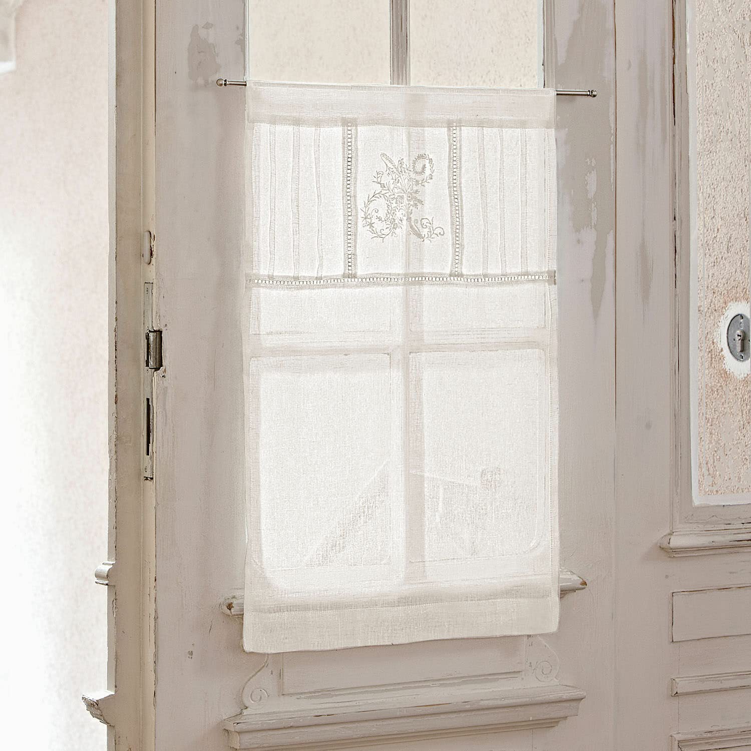 Loberon Scheibengardine 2er Set Mayenne - creme | Liebevoll Bestickt, Charmanter Landhausstil, Blickdicht, mit Tunnelsaum, Sichtschutz, Fensterdekoration, Leinen