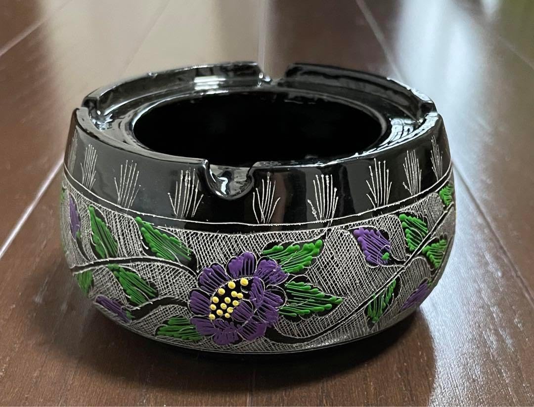 漆器の灰皿 2個セット 花柄 黄色 紫色 レトロ 小物入れにも使えます