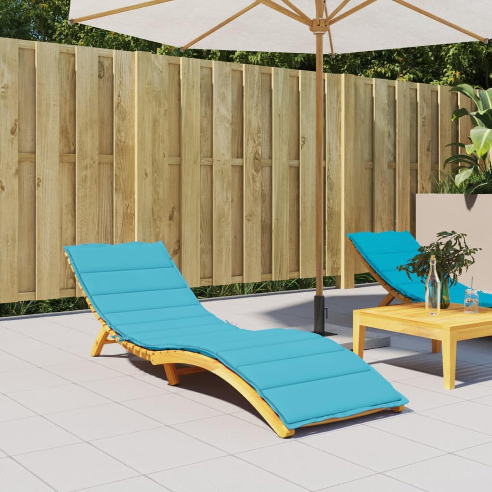 Coussin de chaise longue turquoise pour des moments de détente parfaits dans votre jardin