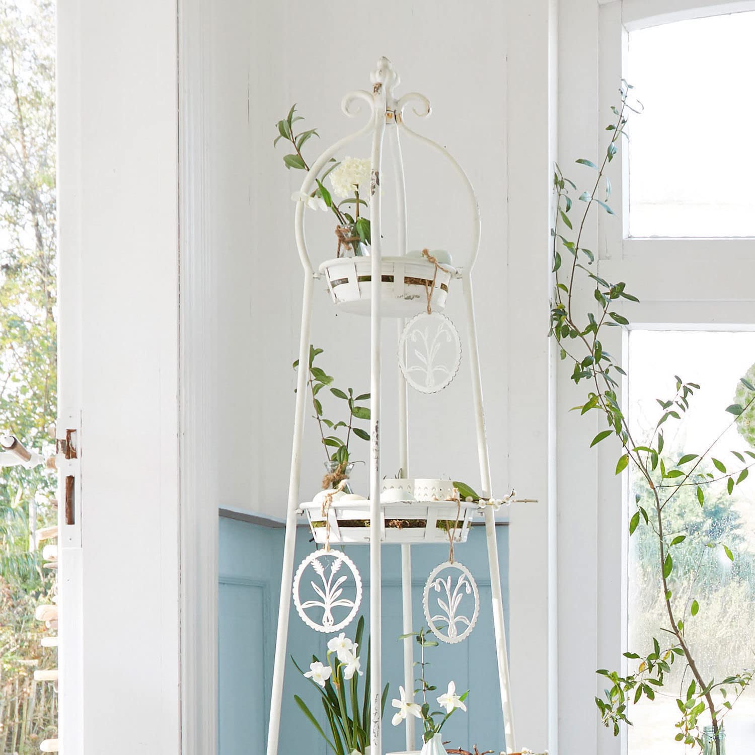 Loberon Etagere Ipas, Französischer Landhausstil, Charmantes Antik-Finish, Mehrstöckig, Vielseitig zu Dekorieren, Accessoire, Dekoration, Eisen, antikweiß