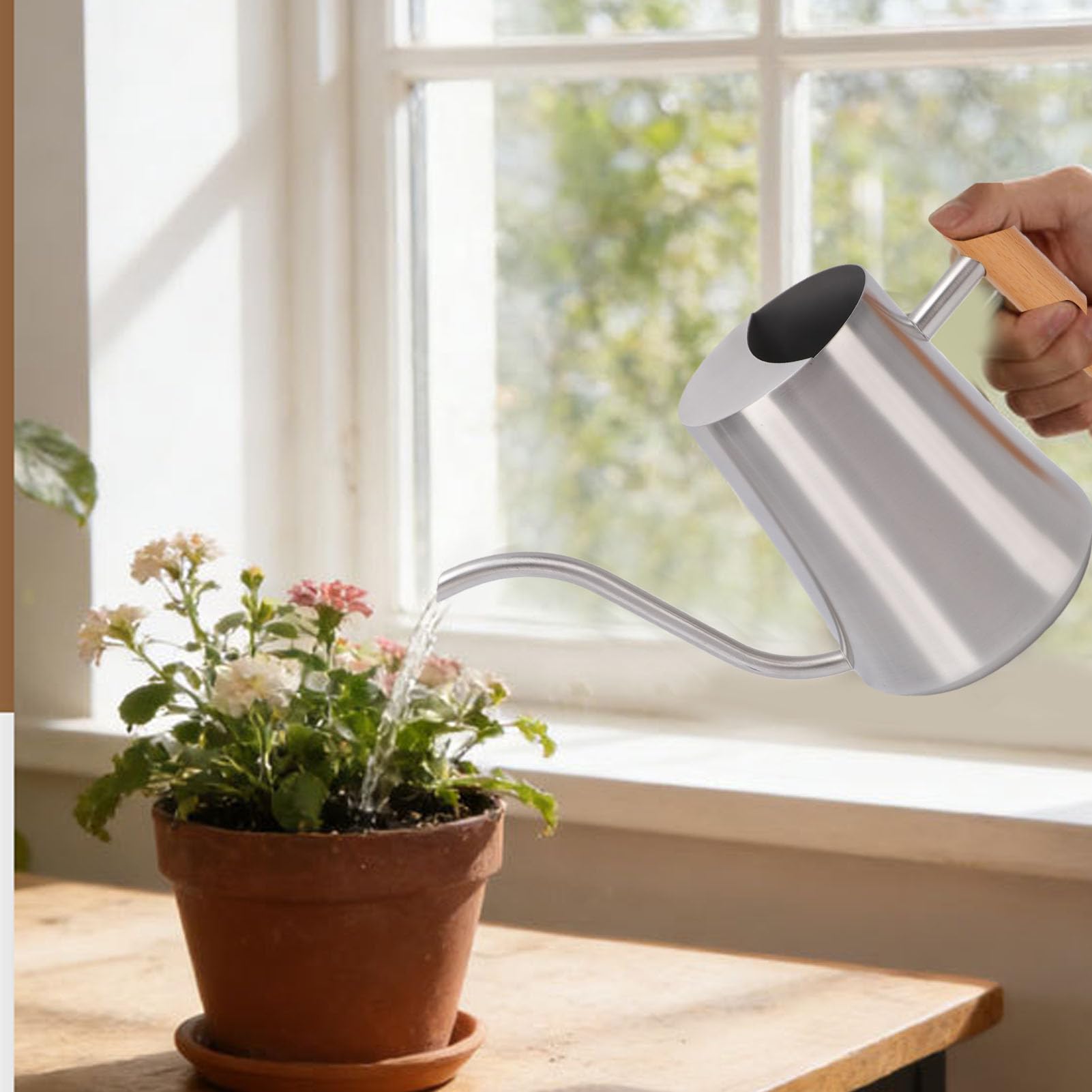 Regadera Interior de 1 Litro con Pico Largo | Caño Largo Sin Desbordamiento, Mango de Madera, Pequeña Lata de Agua de Metal para Casa, Bonsái, Plantas, Flores de Jardín